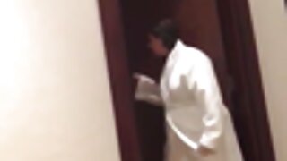 Turski pastir jede slatku macu bijele seksi kučke sa uskim sisama